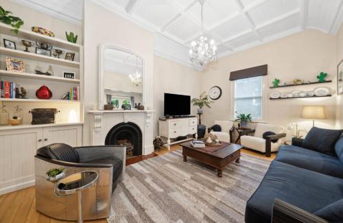 Leura House | Elizabeth