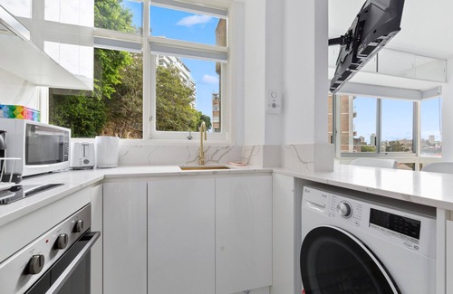 Kings Cross Apartment | Elizabeth Bay Gem: Hidden Beach & Ferry to CBD