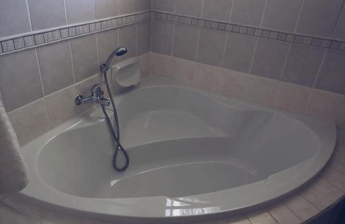 Ekurhuleni House | Elizabeth Lodge