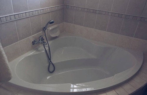 Ekurhuleni House | Elizabeth Lodge