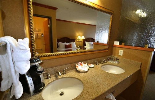 Newport Hotel | Elizabeth Oceanfront Suites, an Ascend Collection Hotel