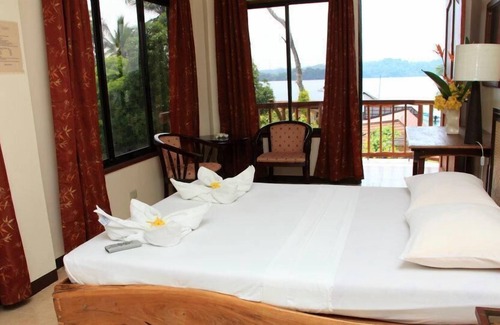Puerto Galera Hotel | Elizabeth's Hideaway Hotel & Restaurant