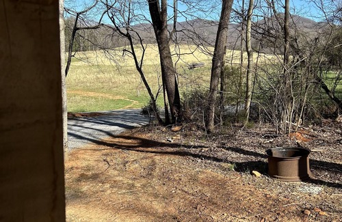 Elizabethton Cabin | Elizabethton cabin in the woods for R&Rn