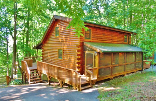 Maggie Valley Cabin | Elk Buck Gift Card Log Cabin, Mountain View, EZ Access, Playground, Firepit,WIFI