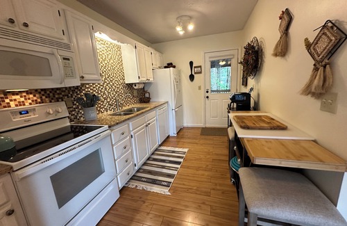 Banner Elk Villa | Elk Hill Escape Cozy Luxe in Banner Elk. See Grandfather Mtn, Boone, Wineries