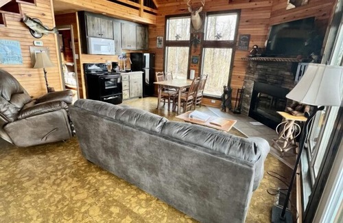 Bryant Cabin | Elk Ridge · NO SUNDAY CHECK INS 25 miles from Chattanooga- Grant Summit Cabins