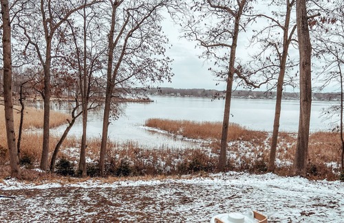 Elkton Cabin | Elk River Cabin - 13 Acres, Water Views, & Hot Tub