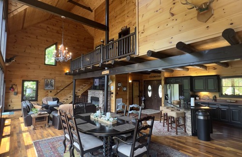 Butler Cabin | Elk River Cabin Watauga Lake Hot Tub 3 Stories 3 Bedrooms Mountain View’s hiking