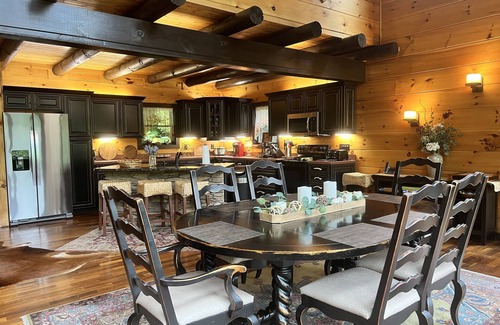 Butler Cabin | Elk River Cabin Watauga Lake Hot Tub 3 Stories 3 Bedrooms Mountain View’s hiking