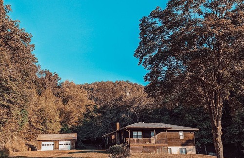 Ponca House | Elk View Cabin in Boxley Valley - 5 min to the Buffalo River!
