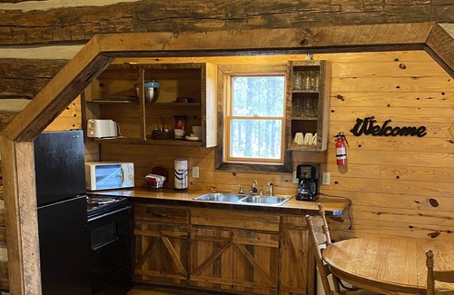 Ponca Cabin | Elkhorn Cabin. 1800’s finishes with modern luxuries.