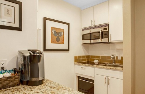 Elkhorn Village Condo | Elkhorn Condo Walk to Dollar!