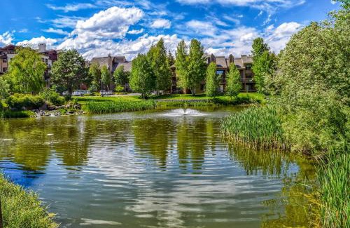 Elkhorn Village House | Elkhorn Springs Retreat