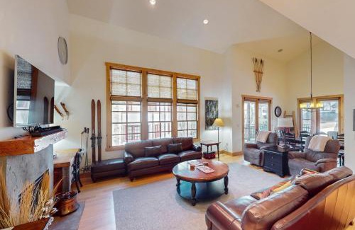 Elkhorn Village House | Elkhorn Springs Retreat