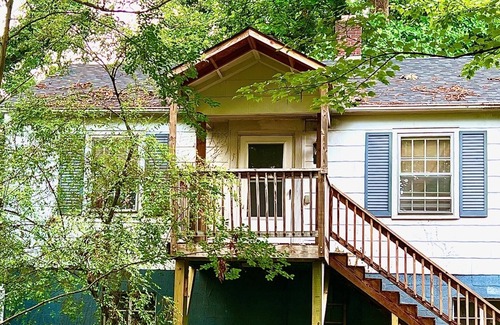 Jonesville Apartment | Elkin Apartment - Walk to Main St. Social District
