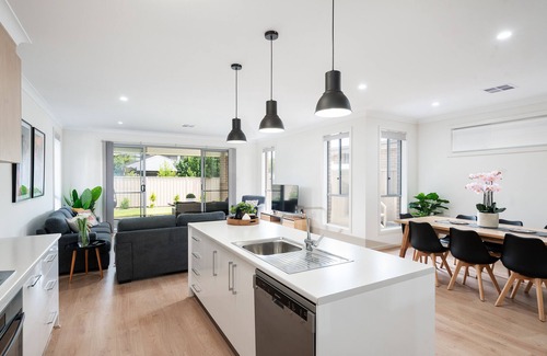Morphettville House | Ella House III - Stunning 3BR, 2Bath, WiFi