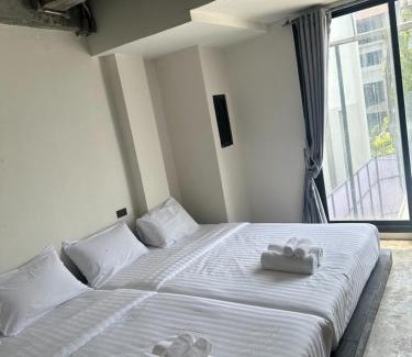 Patong Hotel | Ella Lamoon