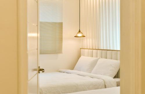 Gangdong-Gu Apartment | Ella Stay 서울 잠실 롯데월드 근처 천호동 강동경희대병원 5호선 올림픽공원역 KSPO #초역세권 #최고급 호텔침구