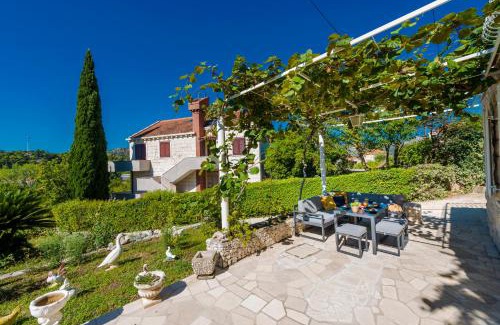 Srebreno Apartment | Ellanna