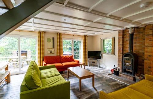 Farley House | Ellastone, woodland lodge with hot tub for 8