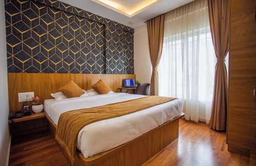Vyalikaval HBCS Layout Hotel | ELLEGANT INN