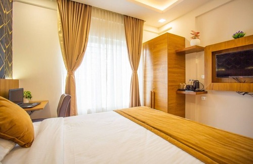 Vyalikaval HBCS Layout Hotel | ELLEGANT INN