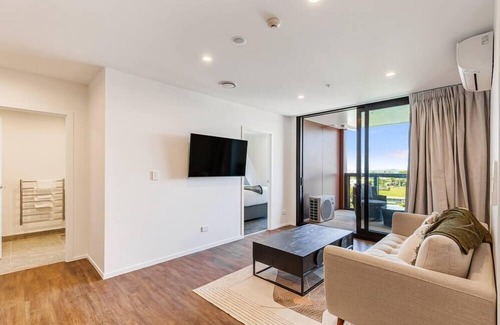 Greenlane - Ellerslie Apartment | Ellerslie Escape: 2BR + Balcony!