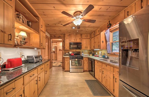 Ellijay Cabin | Ellijay Cabin with Porch & Private Hot Tub!