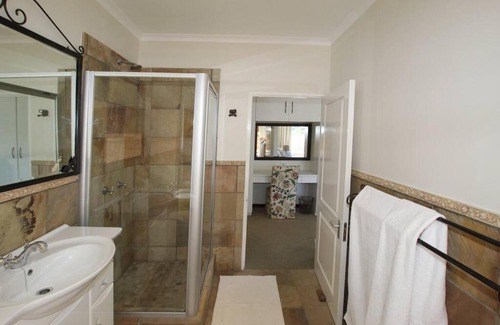 Kenton on Sea Apartment | ELLIOT 22, 100m from beach & river mouth