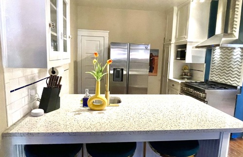 Downtown Santa Fe Villa | Elliot Barker Estate for Large Groups Stroll to Canyon Rd & Plaza