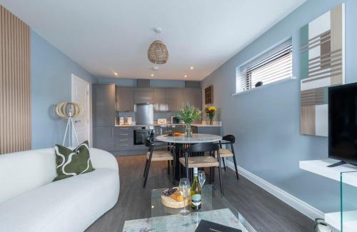 Gloucester Apartment | Elliot Oliver - Beautiful Two Bedroom Apartment With Parking in The Docks
