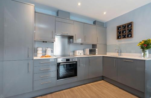 Gloucester Apartment | Elliot Oliver - Beautiful Two Bedroom Apartment With Parking in The Docks
