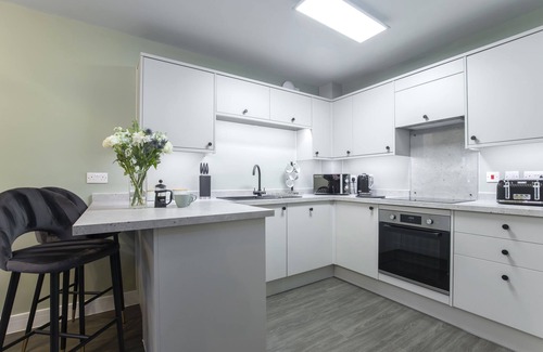Cheltenham Apartment | Elliot Oliver - Deluxe Two Bedroom Apartment With Parking & EV Charger