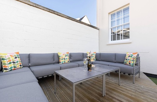 Cheltenham Apartment | Elliot Oliver - Stunning 6 Bedroom Regency House With Parking