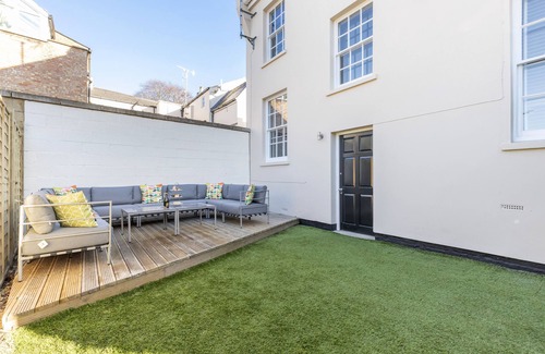 Cheltenham Apartment | Elliot Oliver - Stunning 6 Bedroom Regency House With Parking
