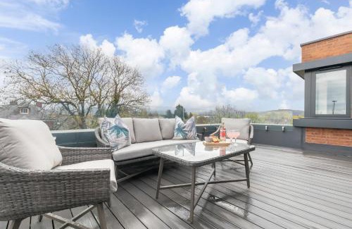 Gloucester Apartment | Elliot Oliver - Stunning Three Bedroom Penthouse With Large Terrace & Parking