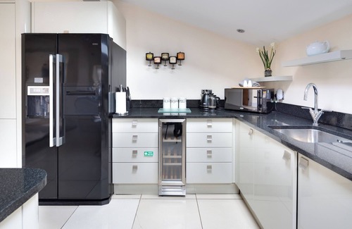 Alfreton House | Elliott House - 4 bedroom property with hot tub