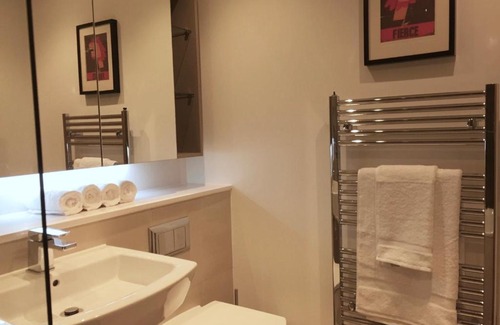 Oval Apartment | Ellis Terrace Apartment