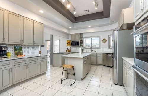 Las Cruces House | Elliss · Large Newly Renovated Home with Game Room