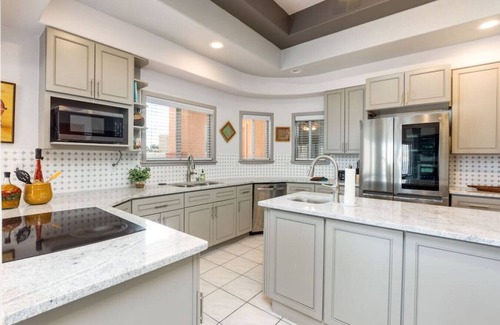 Las Cruces House | Elliss · Large Newly Renovated Home with Game Room