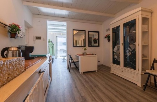 Borgo Vecchio House | ELLY HOLIDAY HOUSE