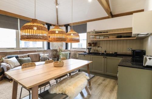 Crich House | Elm Cottage - Fold Yards