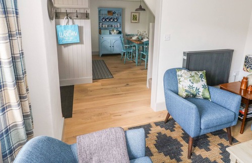 Llangwm Cottage | ELM COTTAGE, pet friendly, with open fire in Llangwm, Pembrokeshire