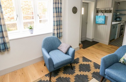 Llangwm Cottage | ELM COTTAGE, pet friendly, with open fire in Llangwm, Pembrokeshire