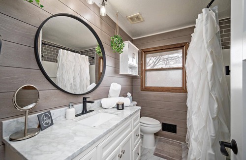Maple Grove House | Elm Creek Retreat in Maple Grove -Entire House
