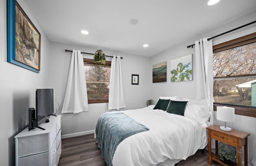 Maple Grove House | Elm Creek Retreat in Maple Grove -Entire House