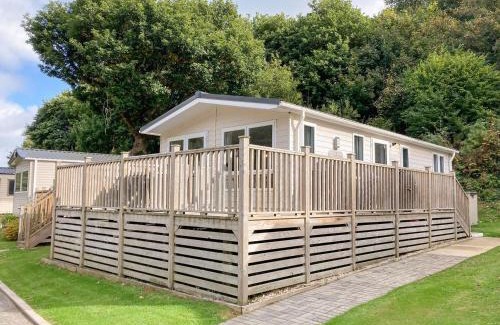 Hele House | Elm Lodge