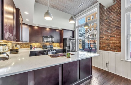 Downtown Greensboro Condo | Elm St. Retro Retreat - Downtown Condo