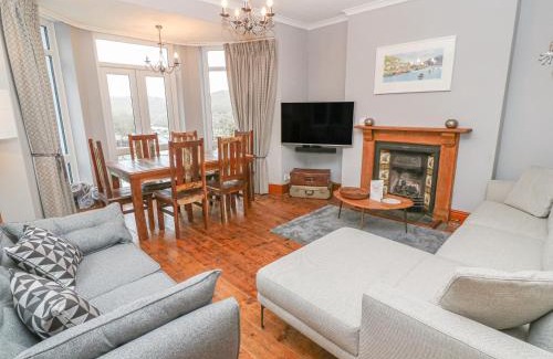 Looe House | Elmbank