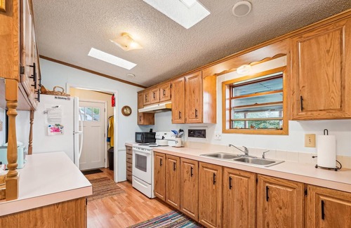 Morrisville House | Elmore Escape: 4 br, games galore, firepit, views!